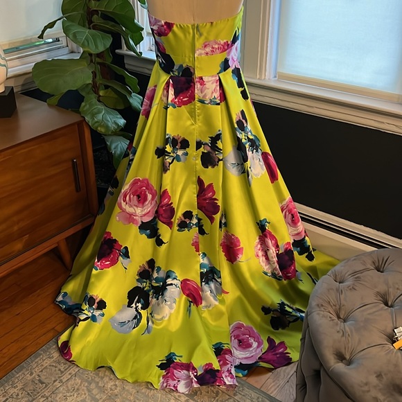 Incredible Chartreuse Floral Gown Prom Event Dress - Picture 8 of 12